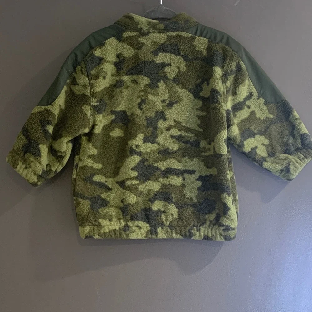 GAP Green Camouflage Fleece Jacket size 12-18 months